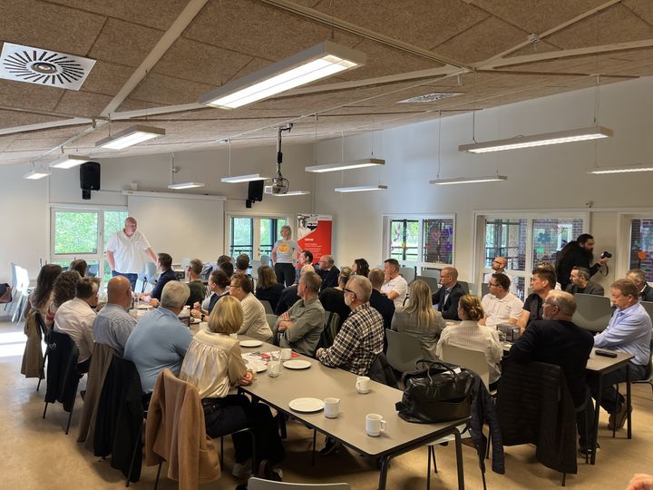 40 virksomheder fra Svendborg Rabbits' erhvervsnetværk besøgte i dag FGU i Svendborg for at blive klogere på elevernes kompetencer og på mulighederne for at tage socialt ansvar.