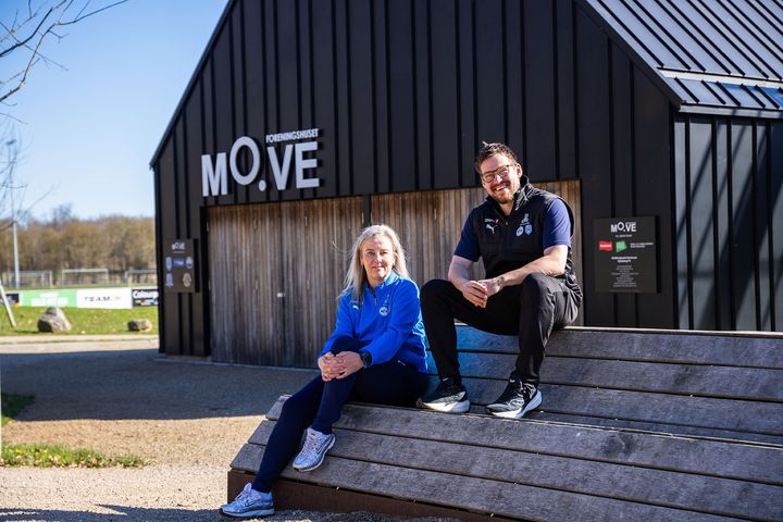 Mette Kappe og Mathias Voigt Hansen er brobyggere i Startblokken Nykøbing F. I Nykøbing FC og Nykøbing F. Håndbold skal de hjælpe unge mellem 18 og 29 år videre på deres vej mod job eller uddannelse.