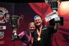 Benjamin Drue Reus og Line Kristiansen vinder DM i dart.