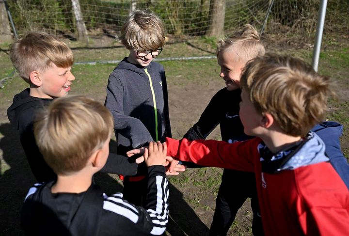 5 børn gør klar til kampråb
