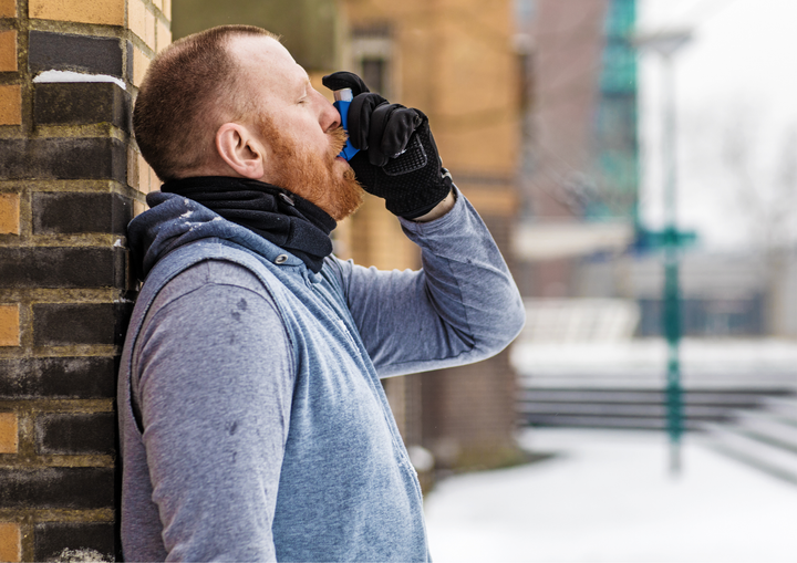 Den hårde og langstrakte vinter med kraftig kulde udfordrer rigtig mange af landets 415.000 astmatikere lige nu.