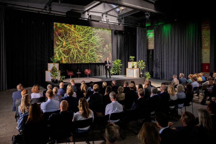 Silja Nybroe Andersen holdt shorttalken "Er fremtiden regenerativ?" på Børsen Bæredygtig 2022.