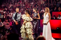 'Knæk Cancer - et show for sagen's fire værter: Peter Frödin, Petra Nagel, Josephine Højbjerg og Sarah Grünewald.