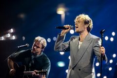 Christopher optrådte til 'Knæk Cancer - et show for sagen' med en sang han har skrevet til en nær bekendt.
