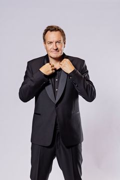 Rasmus Tantholdt er ny vært på 'De største øjeblikke', som kan opleves mandag 29. december på TV 2 og TV 2 Play. (Foto: Büro Jantzen/TV 2)