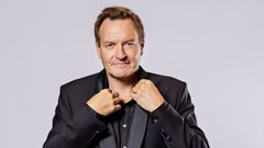 Rasmus Tantholdt er ny vært på 'De største øjeblikke', som kan opleves mandag 29. december på TV 2 og TV 2 Play. (Foto: Büro Jantzen/TV 2)