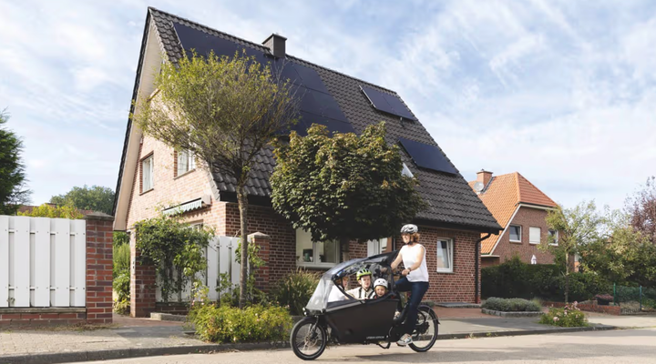 81 af landets kommuner skal øge deres solcellekapacitet til mere end det dobbelte for at nå deres kommunale mål inden 2030. Foto: 1KOMMA5° Danmark.