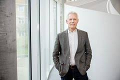 - Cigaretter koster hvert år 16.000 mennesker livet i Danmark og skal ikke sælges samme sted som mælk og fredagsslik, siger Jesper Fisker, adm. direktør i Kræftens Bekæmpelse.