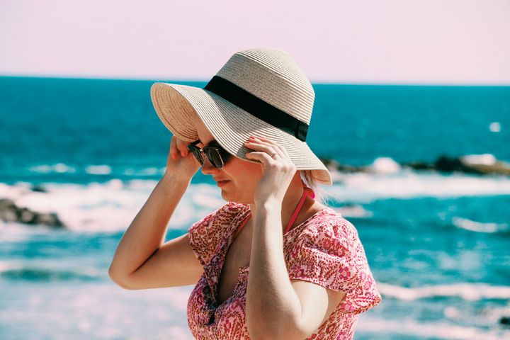 Flere danskere bør huske skygge, solhat og solcreme, når de rejser sydpå, lyder opfordringen fra Kræftens Bekæmpelse. Foto: Unsplash.com