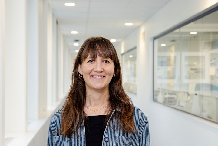 Lisa Frankel er molekylær- og cellebiolog og forsker i, hvad der går galt helt inde i kroppens celler, når kræft opstår