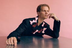 I 2025 stod designer Soeren le Schmidt bag udviklingen af årets Støt Brysterne-sløjfe, der blev solgt i hele landet.