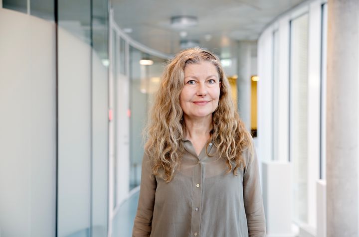 - Det er problematisk, at så mange børn og unge er afhængige af nikotin. Vi håber, at vi kan få flere til at stoppe op og overveje, hvad de - eller vennerne - egentlig udsætter sig selv for, siger forebyggelsesdirektør i Kræftens Bekæmpelse, Mette Lolk Hanak.