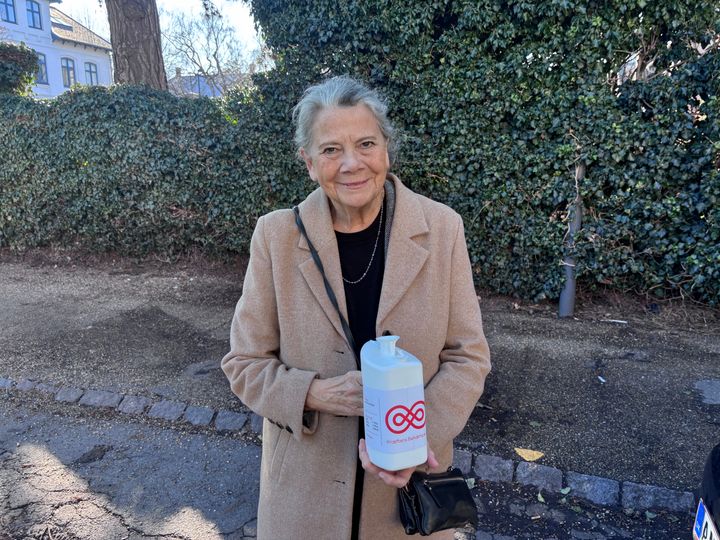 Kræftens Bekæmpelses formand, Helen Bernt Andersen, ser frem til Landsindsamlingen. Hun håber, at de frivillige indsamlere bliver taget godt imod som sædvanligt, og hun glæder sig til at gå sin vanlige rute i sin hjemby, Virum.