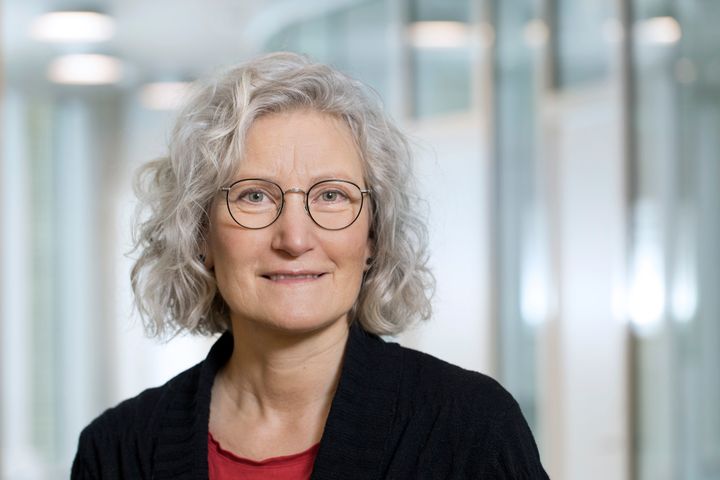 - Køn, indkomst, uddannelsesniveau og etnicitet er afgørende for, hvem der bliver screenet. Det betyder desværre, at ikke alle får samme udbytte af et landsdækkende tilbud, der er med til at redde liv, siger Janne Bigaard, projektchef og overlæge i Kræftens Bekæmpelse.