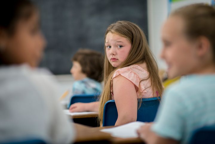 Det kan være forbundet med tvivl og bekymring at skulle tilbage i skole efter flere ugers adskillelse. Børns Vilkår råder til, hvordan forældre kan støtte deres børn til en god skolestart.