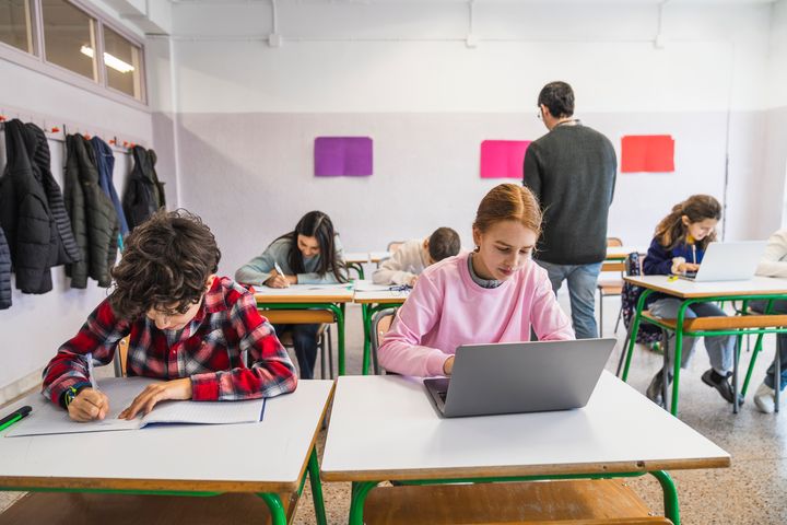 Det er udbredt at bruge ”chatten” til skolearbejde. I 9. klasse har seks ud af ti har mindst en gang brugt tjenesten på en måde, de selv betragter som snyd. Det viser en ny undersøgelse fra Børns Vilkår.