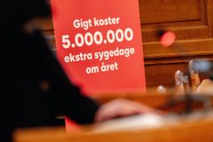 Gigtramte har 5 millioner ekstra sygedage om året, som svarer til 22.000 fuldtidsstillinger. Det viser en helt ny rapport fra Statens Institut for Folkesundhed