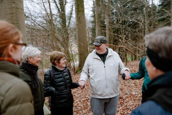 ”At træne udendørs er ikke en sur pligt, som det kan være at være lukket inde i et fitnesscenter. Det føles langt mere frit. Som et afbræk, der giver mig energi og gør mig mindre træt i hverdagen”, fortæller gigtramte Peder Klyver, der er naturtræner på et af Gigtforeningens hold.