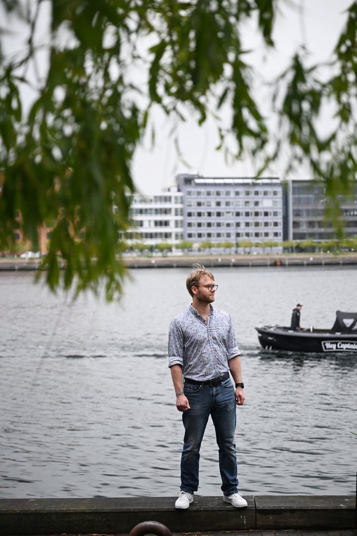 Forsker på Rigshospitalet Kasper Yde Jensen modtager Gigtforeningens Ung Forskertalentpris for sin forskning i en sjælden gigtsygdom. Han har dokumenteret, at medicinsk behandling ikke kan stå alene, men at tung fysisk træning forbedrer patienters funktionsevne og livskvalitet.