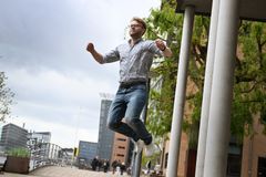 Forsker på Rigshospitalet Kasper Yde Jensen har blandt andet været med til at dokumentere, at medicinsk behandling af myositis ikke kan stå alene, men bør suppleres med fysisk træning.