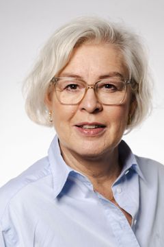 ”Vi kunne helt banalt begynde med, at man som gigtpatient systematisk får tilbudt træning, fysioterapi og det, vi kalder patientuddannelse, hvor man lære at håndtere sine smerter. Vel og mærke uden egenbetaling. Krakas beregninger viser, at det ville kunne fastholde flere på arbejdsmarkedet,” siger direktøren for Gigtforeningen, Mette Bryde Lind.