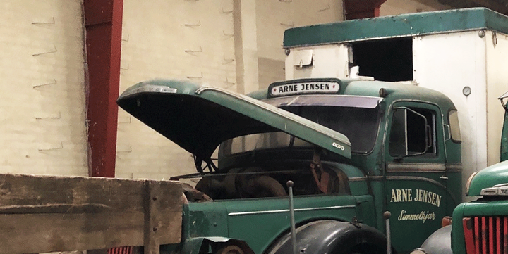 Den historiske kølevogn fra 1965 får snart nyt liv som et mobilt transporthistorisk formidlingscenter, der skal bringe fortællingen om dansk vejgodstransport ud i hele landet.
