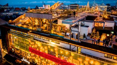 Aalborgenserne kan glæde sig til julehygge i Christmas Garden på Salling ROOFTOP, som det var tilfældet i Salling Aarhus sidste år. Billede fra Christimas Garden i Salling Aarhus 2025.
