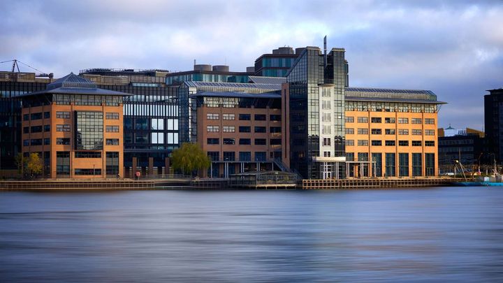 Ingeniørhuset på Kalvebod Brygge i København. Her har Lån & Spar Bank nu åbnet en filial for IDAs medlemmer.