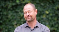 Den anerkendte videnskabsjournalist og podcastvært Kristoffer Frøkjær tager fat på at afdække biologiens mysterier i den nye podcast Biotopia, som kan lyttes på alle større platforme fra 11. september.