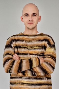 Anton Hjejle som Isak