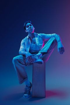 Mikkel Hoé som Tony