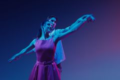 Linda Arunee Drenck og Mikkel Hoé som Maria og Tony