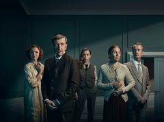 Stine Stengade, Jens Albinus, Emilie Koyer Koppel, Bodil Jørgensen og Lars Brygmann i 'Indenfor murene'