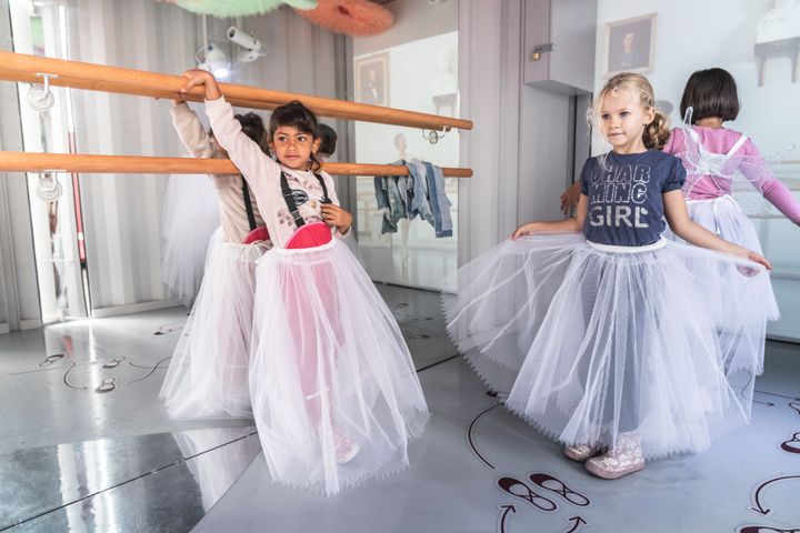 Børn i Postyrium på hjul