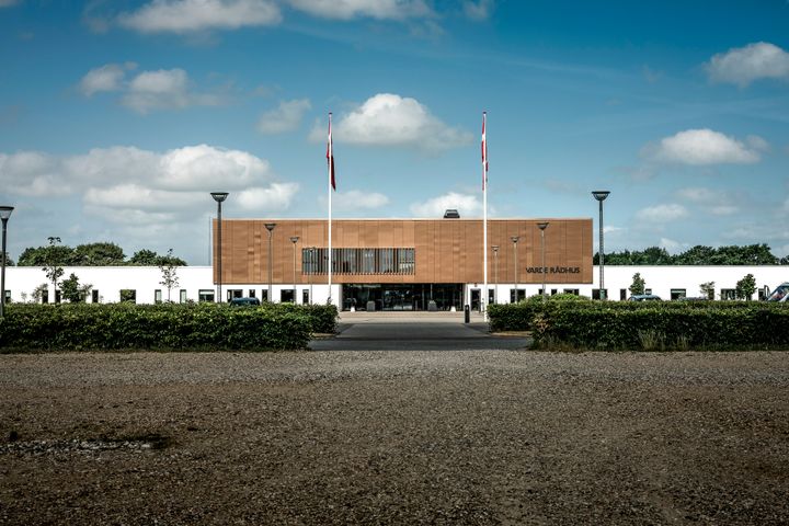 Som et led i den kommede sammenlægning af Varde Rådhus og Borgercenter Varde, opfordrer Varde Kommune nu borgerne til at give deres besyv med.