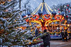 Rekordmange familier har i år søgt om julehjælp hos Blå Kors Danmark. Foto: Shutterstock.