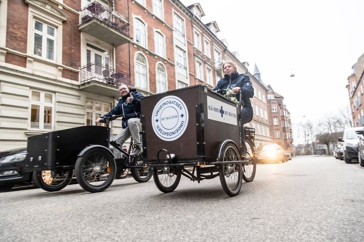 Værestedet Det Blå Sted cykler ud med tilberedt mad til de mest udsatte aarhusianere. Foto: Jens Peter Engedal.