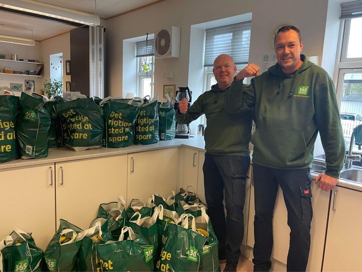 Det Blå Værested i Arden uddeler madposer til byens udsatte borgere takket være inflationshjælpen og med hjælp fra den lokale dagligvarebutik. Foto: Det Blå Værested