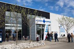 Over hele landet holder Blå Kors åbent den 27. april og inviterer til Blå Lørdag. Blandt andet i landets måske største genbrugsbutik i Horsens.