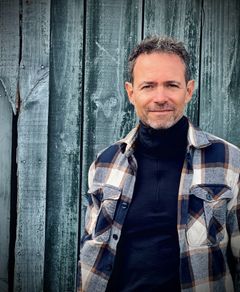 Mads Granum (født 1974) er pianist, komponist, producer og organist, og han har komponeret musikken til Jeg kan se en fremtid dybt i dine øjne. Foto: Pressefoto