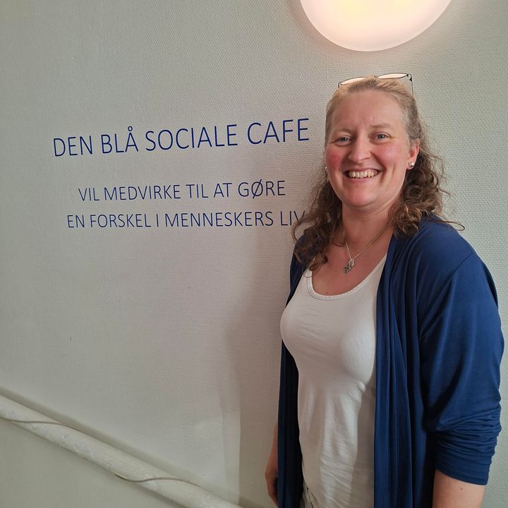Den Blå Sociale Café i Hjørring har fået ny leder i form af Lenette Schultz Nielsen. Foto: Blå Kors Danmark