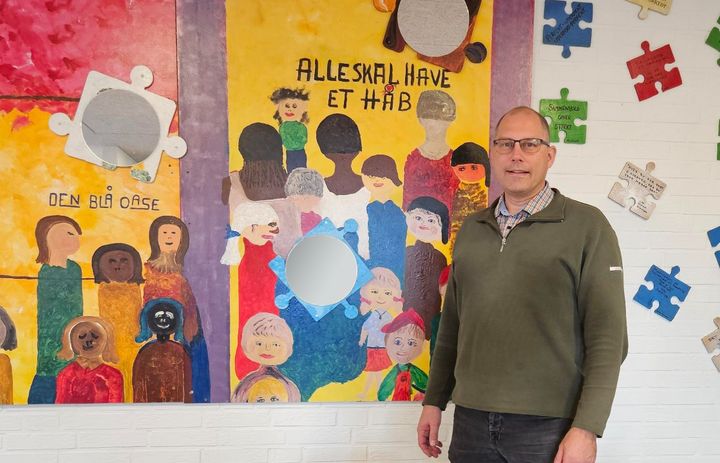 Værestedsleder Robert Refslund-Nørgaard ser frem til en god debat med de lokale politikere og brugerne af Den Blå Oase i Aabenraa. Foto: Blå Kors.