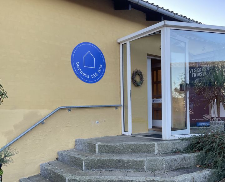 Barnets Blå Hus i Vejle vil med et nyt formidlingsprojekt nedbryde tabu og hjælpe endnu flere børn fra Vejle og omegn, der vokser op i familier med alkoholmisbrug. Foto: Blå Kors Danmark