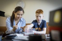 På julelejrene bliver kreativiteten sluppet løs, og relationer bliver skabt. Foto: Jens Peter Engedal