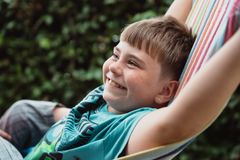 Hundredvis af børn og unge skal på sommerlejr med Blå Kors denne sommer. Peter er en af deltagerne og skal afsted for fjerde år i træk. Foto: Jakob Lekach Jørgensen.