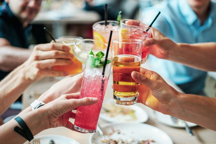 Varme sommerdage og kolde drinks hører ofte sammen for mange danskere. Men en ny undersøgelse fra Voxmeter for Blå Kors Danmark viser, at stadig flere danskere ønsker en alkoholkultur, hvor alkohol fylder mindre. Foto: Pixabay