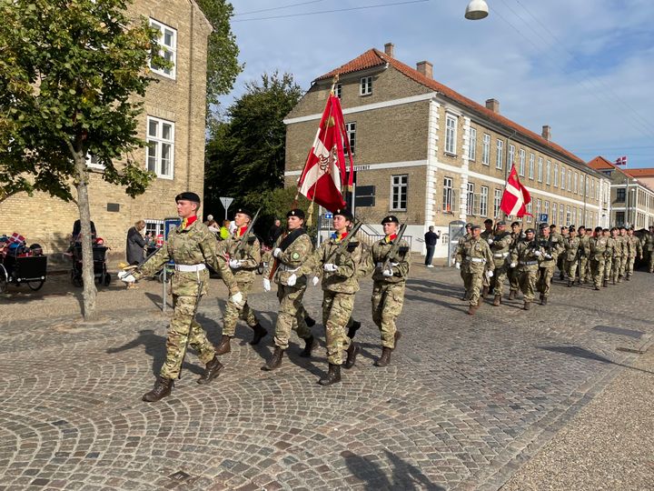 Hvert år markeres Flagdag for Danmarks udsendte med en parade gennem Haderslev by med detalgelse af Forsvarets og Beredskabsstyrelsens medarbejdere og veteraner. Foto fra paraden i 2022.