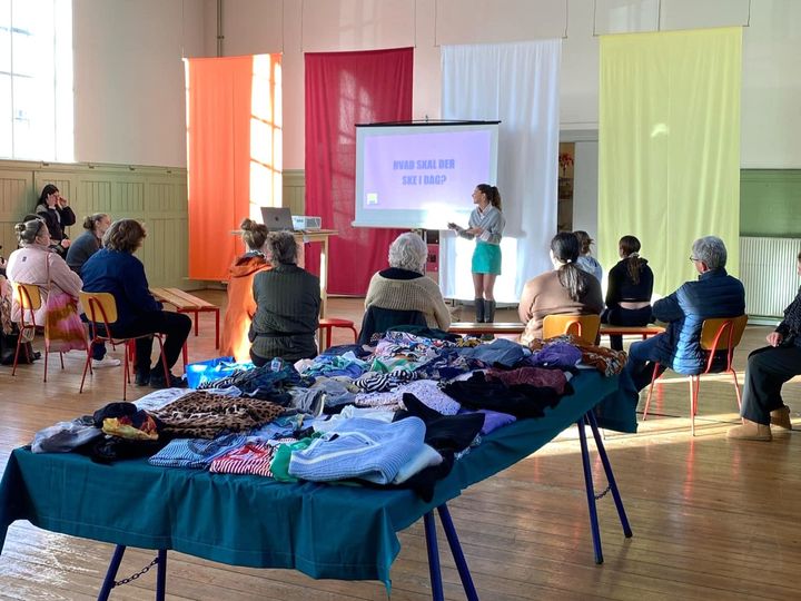 Det er tredje gang, at Haderslev Kommune med midler fra Bloomberg Philanthropies kan invitere unge til at komme med deres gode idéer til klimaprojekter, som de selv står for at afholde. Tidligere har unge blandt andet arrangeret tiltag indenfor madlavning, affaldshåndtering og tøjbytte.