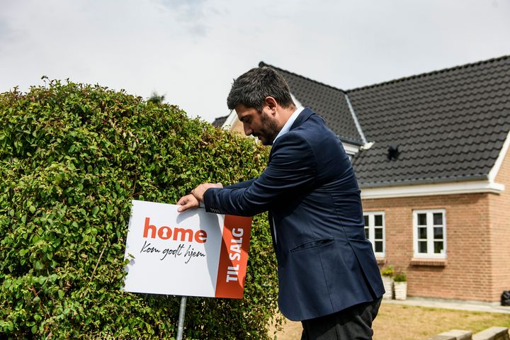 Salgstiderne på huse falder, og det samme gør prisafslaget, der skal til for at få en handel i hus. Foto: Palle Skov/home