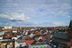 Ny opgørelse fra Home viser, at langt de fleste husejere i Aalborg slipper billigere i boligskat fra 2024. Lejlighedsejere skal betale lidt mere.